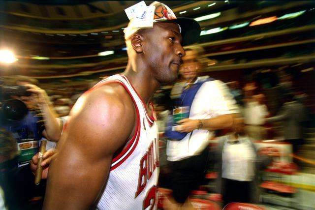 浓眉33+11詹姆斯27+14 湖人险胜爵士回西部第5