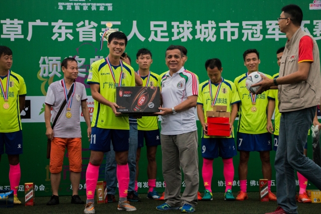 苏群建议重新启用王哲林：他打亚洲球队是一绝